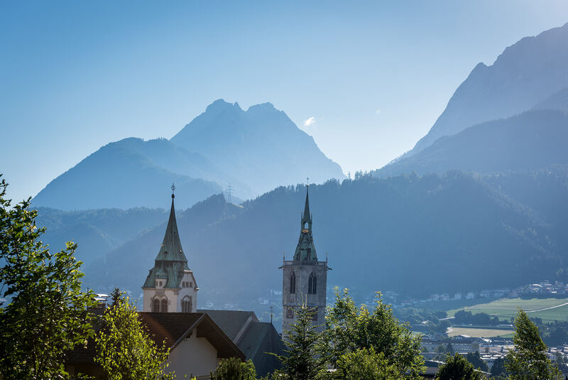 Blick über Schwaz in Richtung Bettelwurf (c) ichmachefotos.com